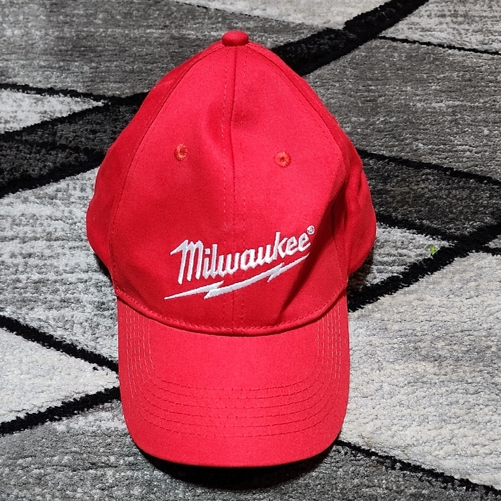 MILWAUKEE TOOLS EMBROIDERED FLEX-FIT RED CAP HAT